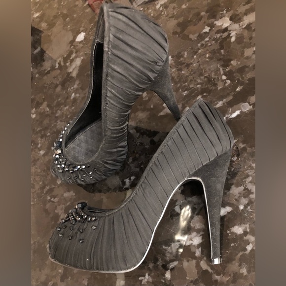 Black Pleated Fabric Heels Embellished With Beads - Picture 4 of 5